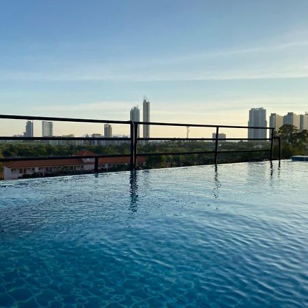 Bear'S Den Hotel Pattaya 乔木提恩海滩 外观 照片