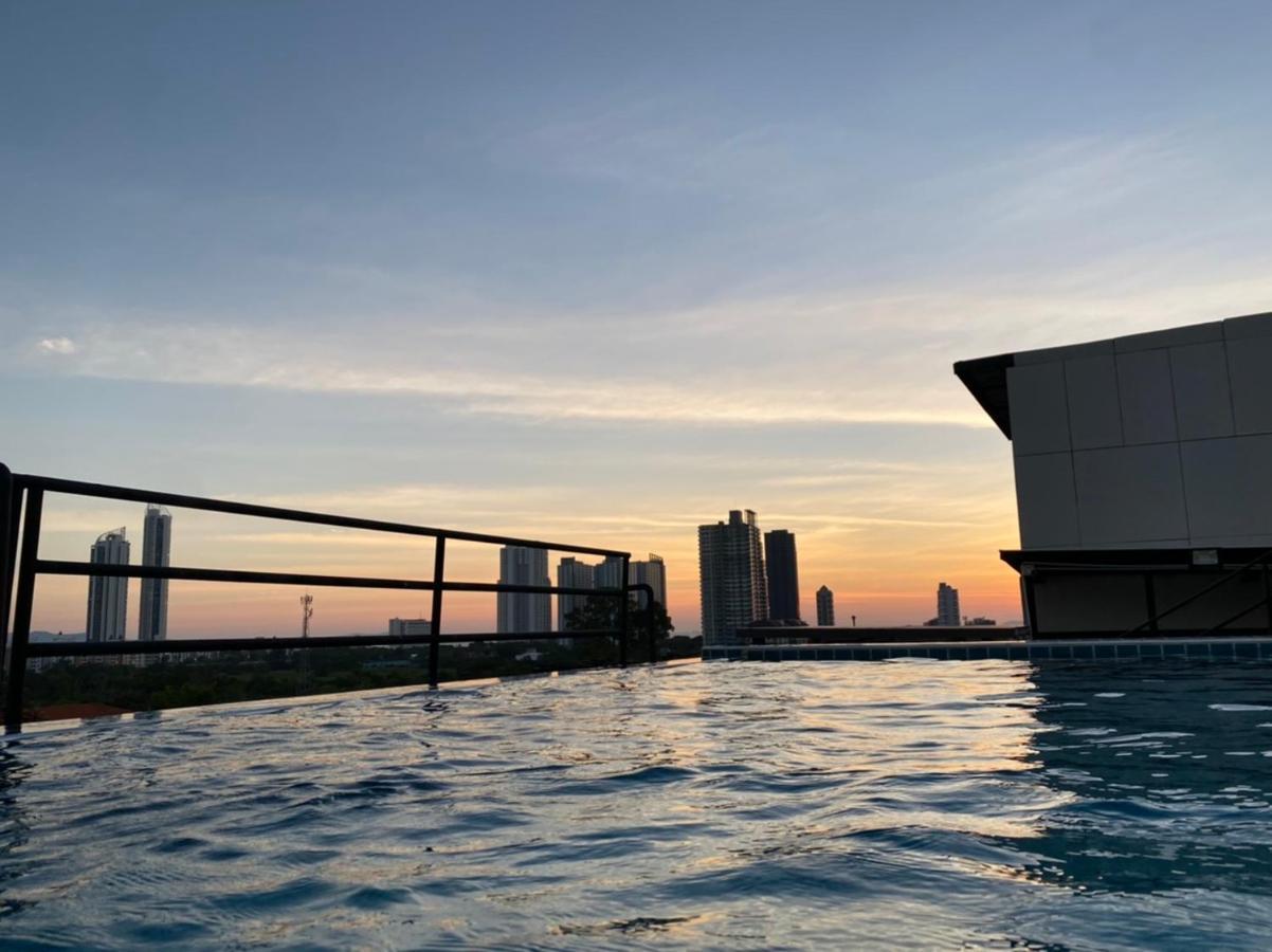 Bear'S Den Hotel Pattaya 乔木提恩海滩 外观 照片