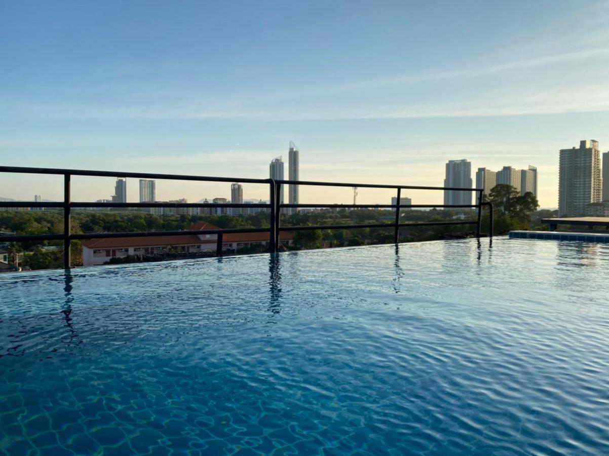 Bear'S Den Hotel Pattaya 乔木提恩海滩 外观 照片