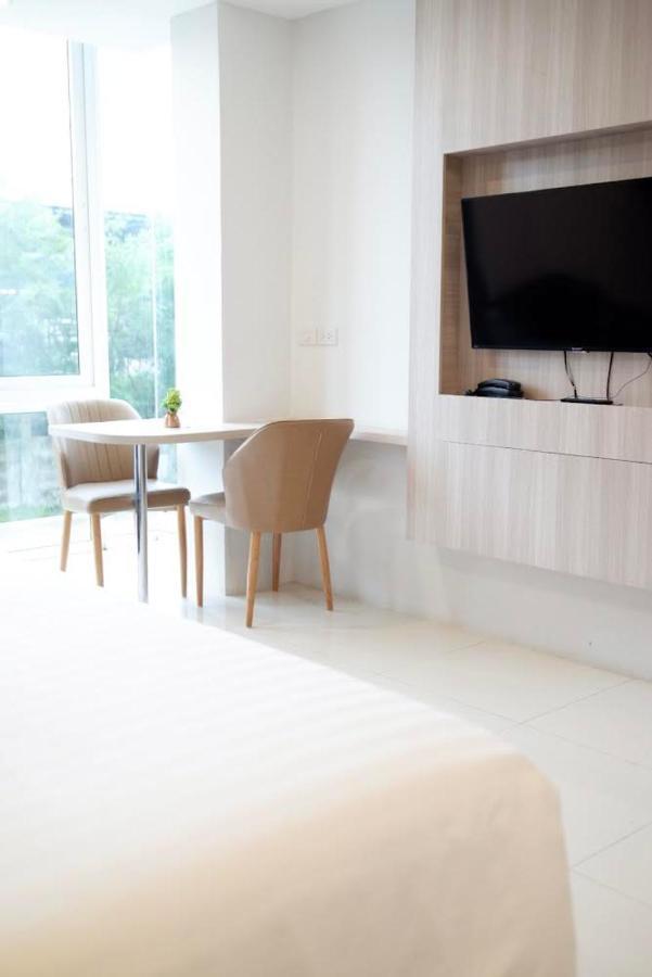 Bear'S Den Hotel Pattaya 乔木提恩海滩 外观 照片